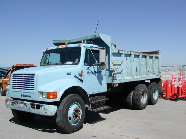 how many cubic yards in a semi dump truck